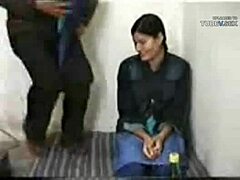 Una donna araba riceve un pompino e fa sesso per denaro in un video di Kate Frost