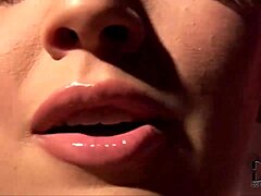Video solo HD Eve Angels dengan jari erotis