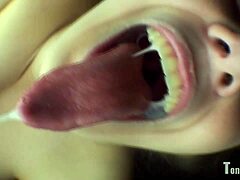 Фетишът на езика на Алис оживява в това видео с фетиш към устата