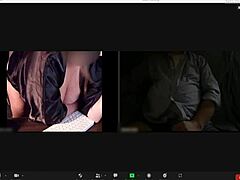 Una milf matura viene scopata dal marito in webcam
