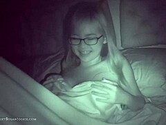 Η καυτή ασιάτισσα με μεγάλο στήθος πρωταγωνιστεί σε ένα χαριτωμένο βίντεο νυχτερινής θέασης