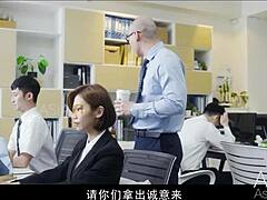 Video Lucah Asia Terbaik Menampilkan Pekerja Seksi yang Mengesan Creampie