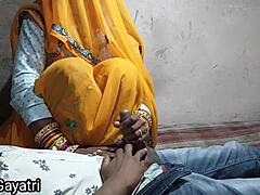 Intialaista anaaliseksiä maaseudulla suloisen kylän pornon kanssa