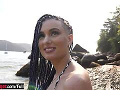 Forró brazil amatőr segglyuka közelről POV strand szex videóban