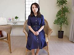 ربة منزل يابانية تلتقط فيديو الاستمناء لأزواجها وهم يمرون