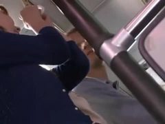 La moglie giapponese tradisce il marito usando una telecamera nascosta