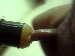 Vidéo de fétichisme amateur: caresser ta bite avec mes orteils rouges et les couvrir de sperme