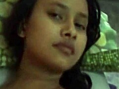 Die süße indische Freundin Momta wird in 18 Minuten von ihrem Freund gefickt