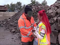 Kisah Rothaarig tentang cinta remaja dengan pekerja konstruksi di lokasi konstruksi