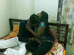 Индийская пара-любитель снимает себя занимающимися сексом в гостиничном номере