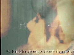 Dark Lantern Entertainment præsenterer de erotiske bekendelser af en moden britisk mand i en vintageporno-video