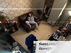 HD-video af en sexet smuk tyk kvinde, der er fanget ved at onanere på skjult kamera