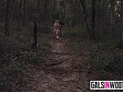 Goldie Rush megalázza a nagy farkát az erdőben