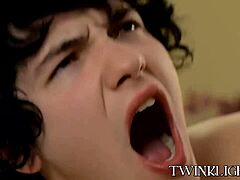 Gay tiener twinks genieten van grote lul anaal en harde lul cumshot