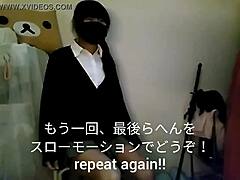 Gadis anime Asia JKs masturbasi dalam video hentai Jepun