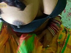 Oglejte si desi chudayii, kako jezdijo kurac v tem indijskem XXX videu