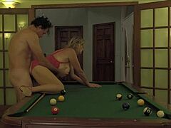 Érett feleség többszörös orgazmust él át otthoni videóban