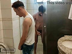 Schwules Pornovideo zeigt Big Marcos und einen anderen Typen, die einen Arsch bekommen