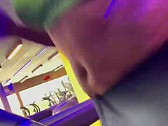 Amateur girl's uncontrollable lust at the gym