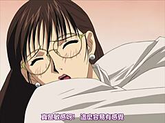 Saya animációs tanár intenzív örömet él át a vízesés orgazmusával, miközben slampos testét Yui női orvos erősíti