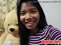 Heather Deep, une adolescente thaïlandaise enceinte, fait une fellation passionnée et avale le sperme