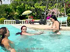 Kawan-kawan Latina menggoda saya dengan keseronokan di tepi kolam renang yang membawa kepada threesome yang panas
