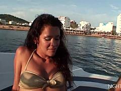 Europeisk skjønnhet Samia Duartes utendørs pickup og hårløs fitte