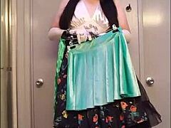 Koleksi skirt Hynas dari kedai Salvation Army dalam HD