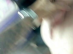Σπιτικό βίντεο συλλογή μιας μεγαλόστηθης έφηβης που κάνει στοματικό και καβαλάει ένα πέος