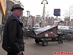 Amsterdamská eskorta dáva orálne a vaginálne potešenie s nadšením