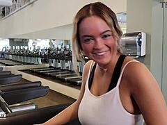 Alexis wird im Fitnessstudio abgeholt