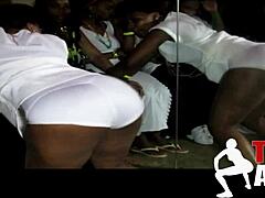 Câmera escondida pega garota negra sexy balançando sua bunda no clube