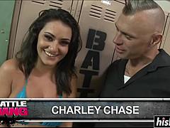 Charley Chase primeşte vaginul şi fundul ei umpluţi cu spermă în ring